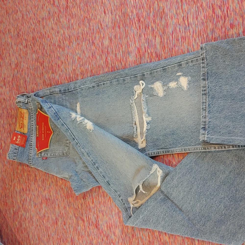 Levi's 569 Loose Straight Distressed Jeans...Super Comfy...NWT